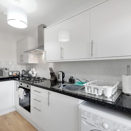 Pinewood Studios, Iver Slough Heathrow 1 & 2 Bedroom Apartments With Parking By Arista Living Exterior foto